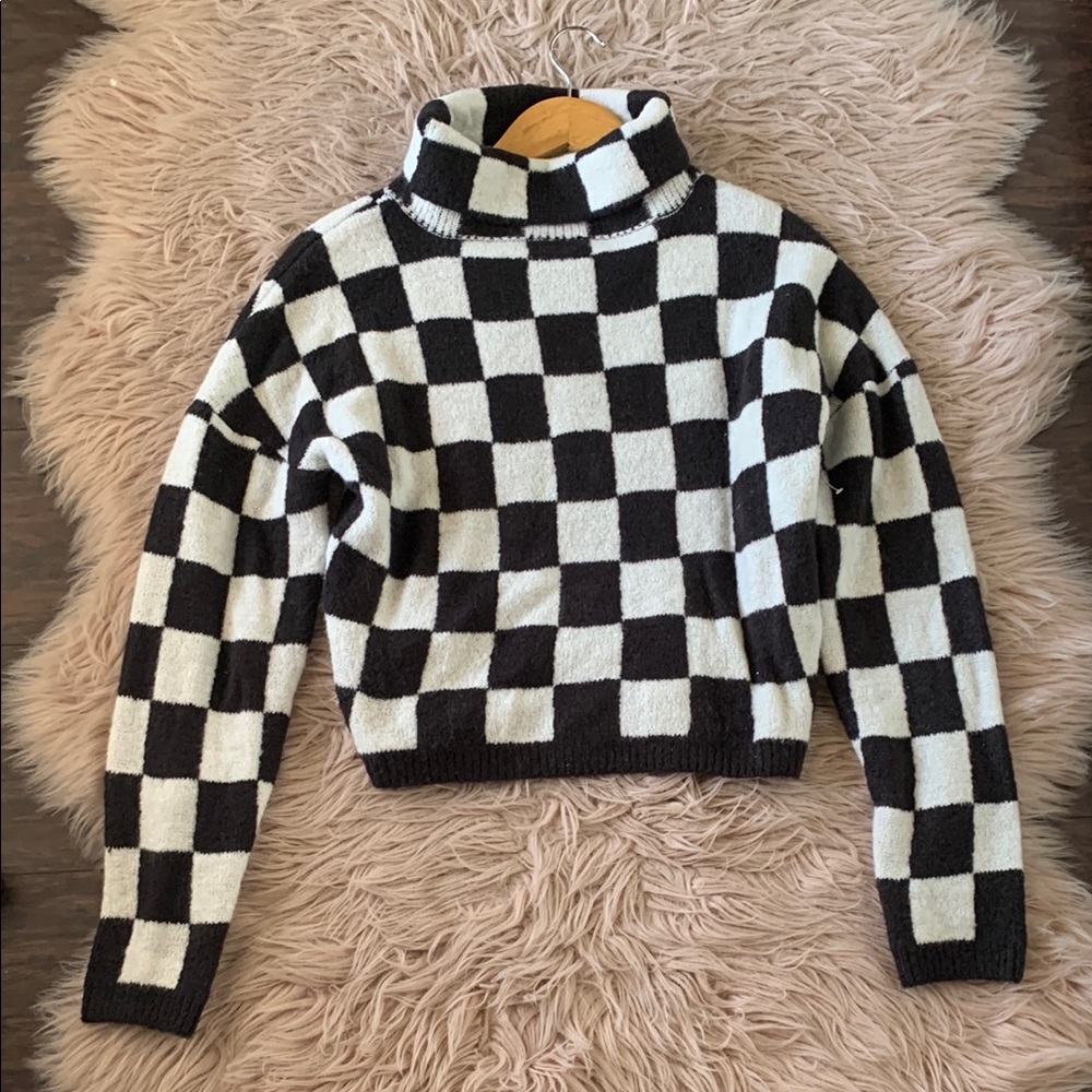 No Boundaries Checkered Black & White Women's Sweater - NWT (LISTED AT OG PRICE)